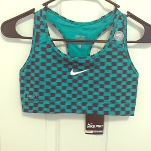 NWT Small Nike Sports Bra Medium Support